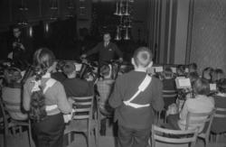 "Jula 1965".Kvam skolekorps med dirigent Carl Johansen.