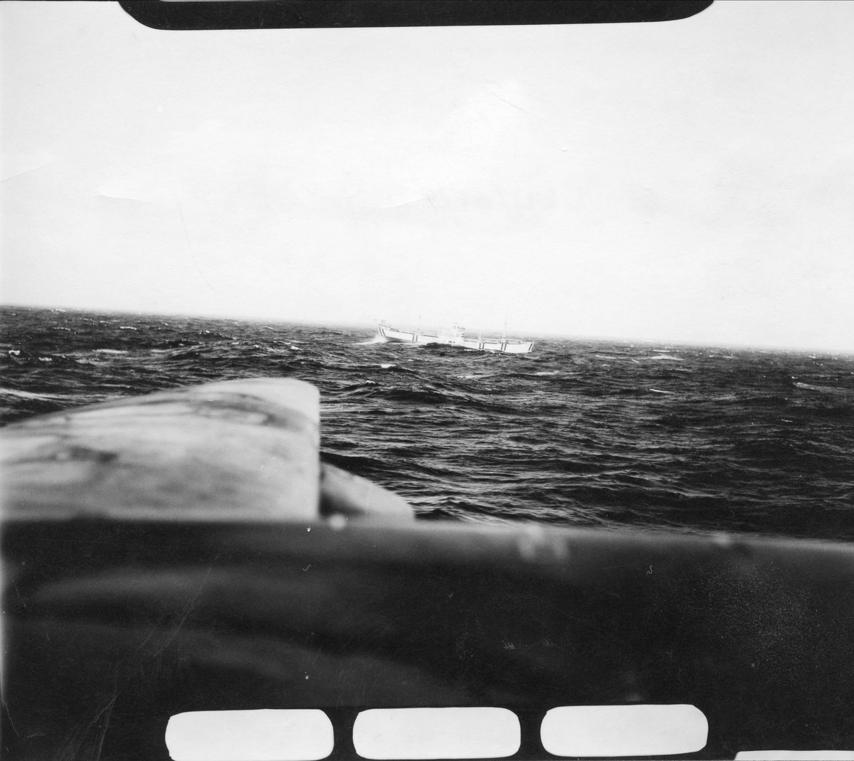 Et svensk fartøy fotografert fra 333 skvadronen, 28. april 1944.