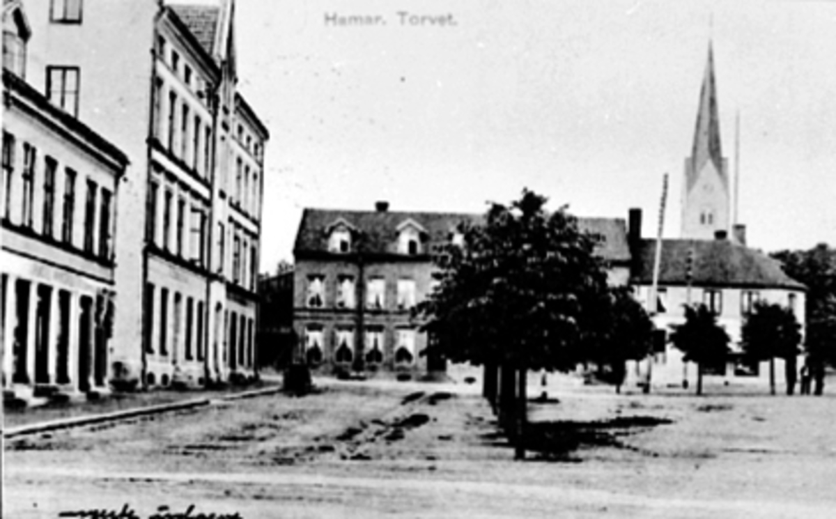 Postkort, Hamar, Stortorget, til venstre Åsgården, Torggata 91 - 93