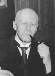 PORTRETT: LORENZ SMITH, SOGNEPREST VANG, 1936 - 1944, VANG PRESTEGÅRD