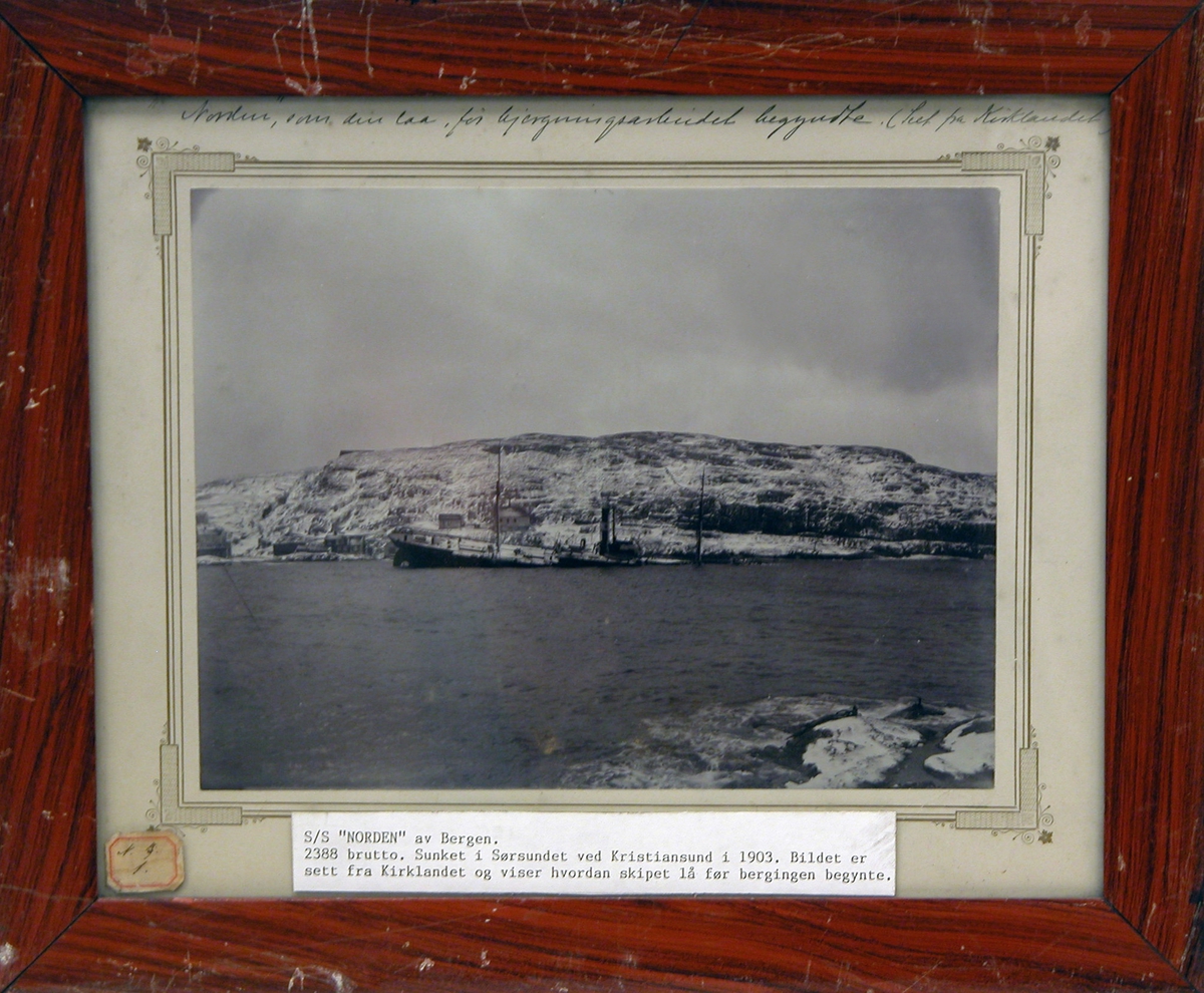 S/S "Norden" av Bergen ligger havarert i Sørsundet ved Kristiansund i 1903. 