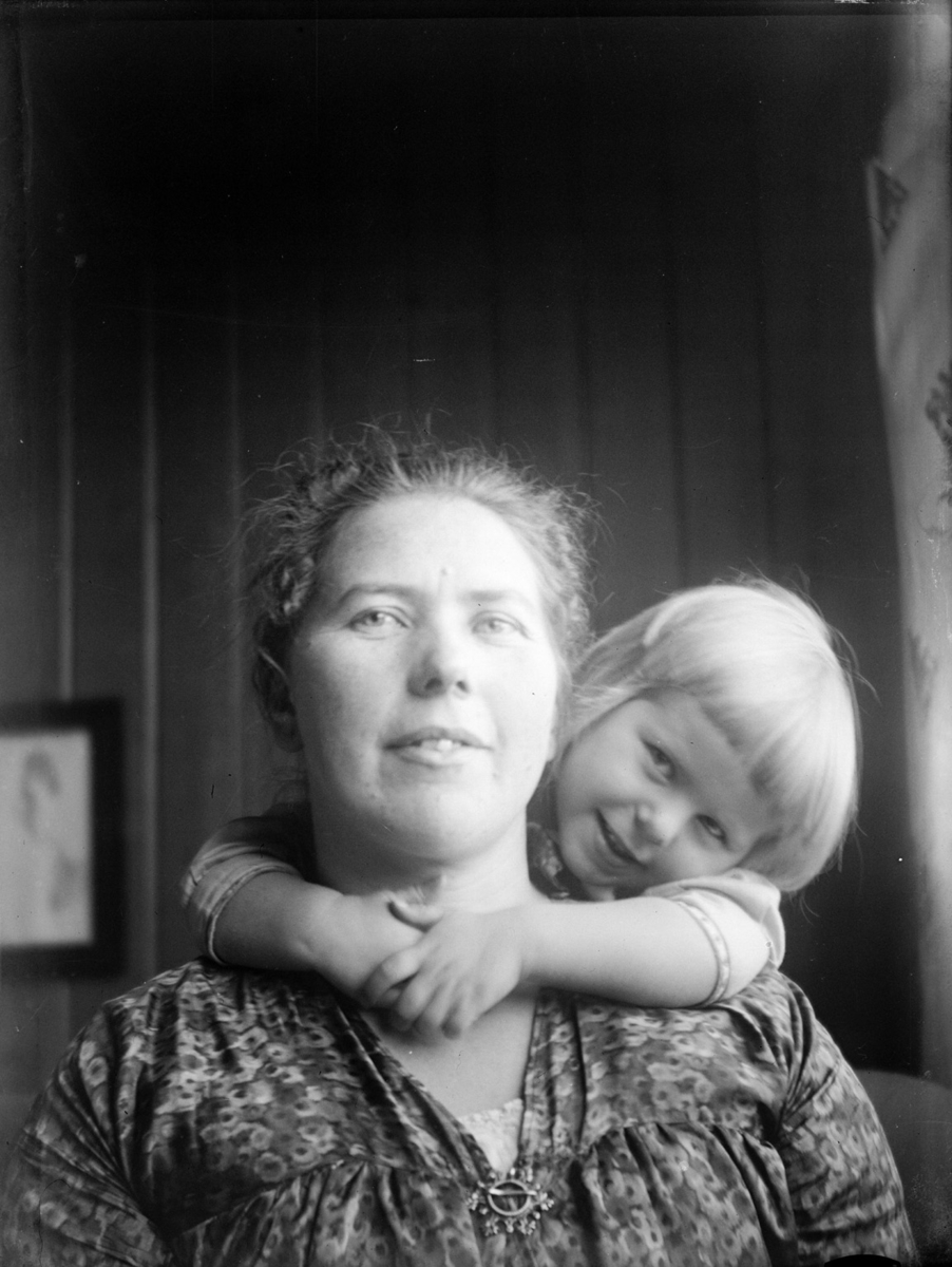 Gro Holm med dotter Herborg.