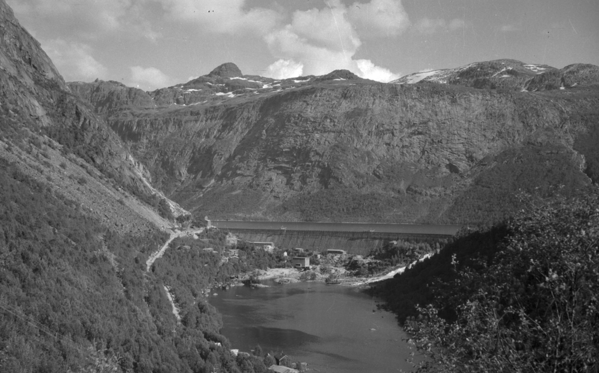 Vetlevatn og Ringedalsdammen i Skjeggedal
