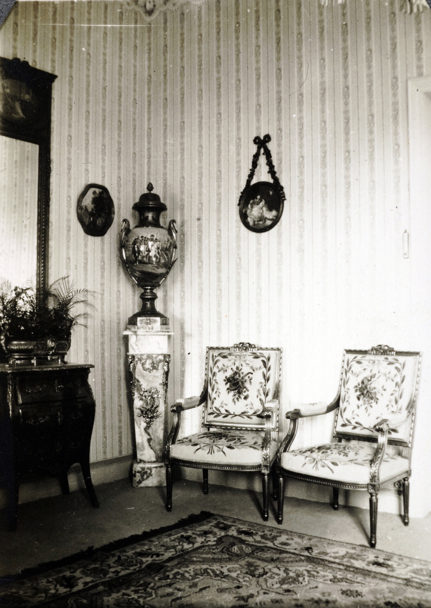 Interiørbilde fra leilighet Wilhelm August og Eugenie Thams hadde i Monaco(?).