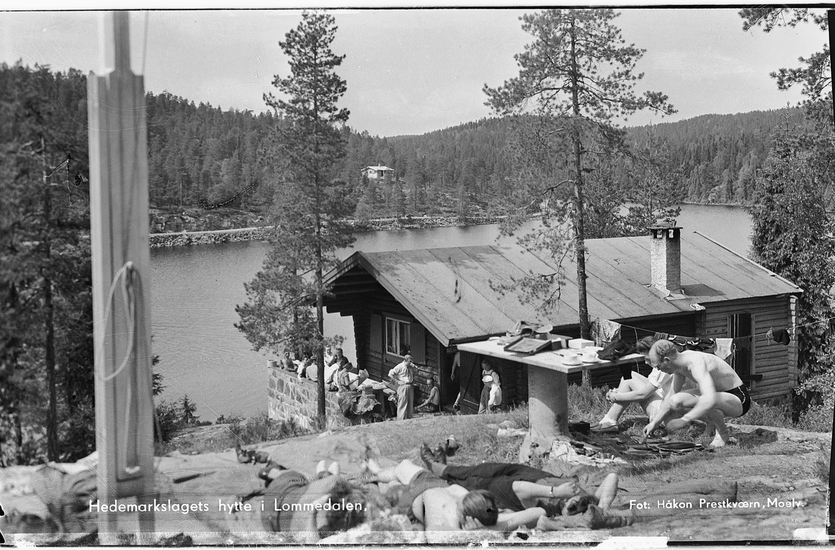 Bærum, Lommedalen, Aurevann, Trollstua, Hedmarkslaget i Oslo kjøpte hytta i 1940 for kr 11500 som var 5 år gammel ved formann Erling Englaugsmoen, innviet lørdag 6. september 1940, postkort, sengeplass til 20, senere utvidet til 30 senger