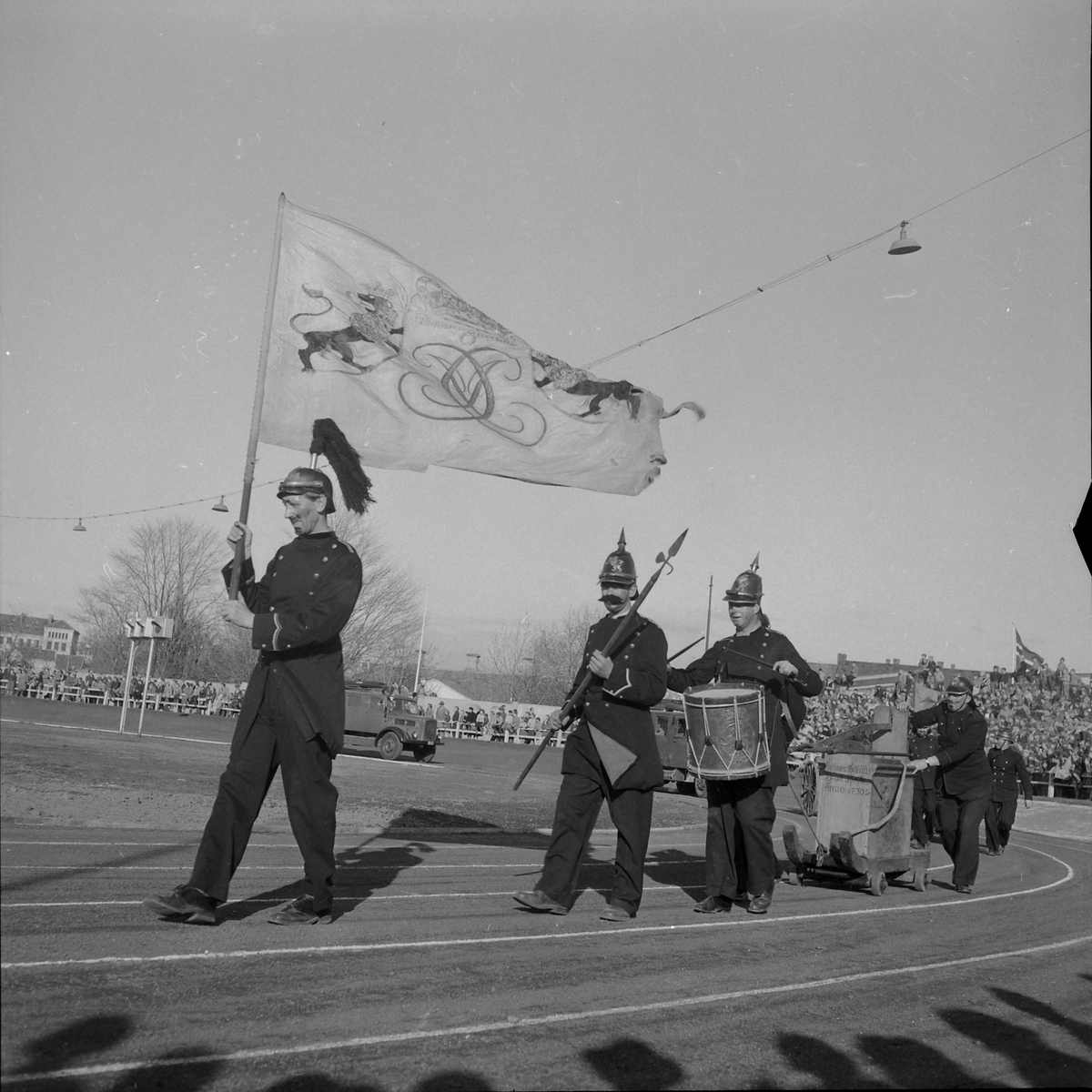 Brannmannsdagen 1955. Opptog på Stadion