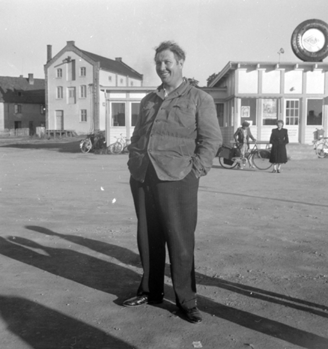 Arne Otto Lorang Andersen, bedre kjent som cirkusdirektør Arnardo. Hamar brygge,