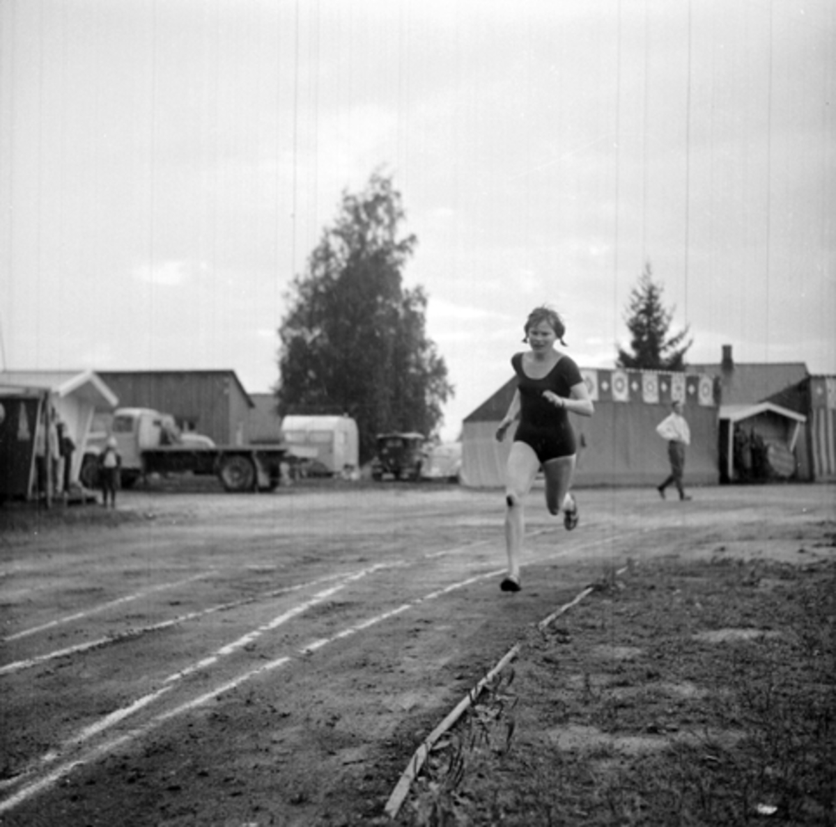 Oddbjørg Helstad, Veldre, friidrett.