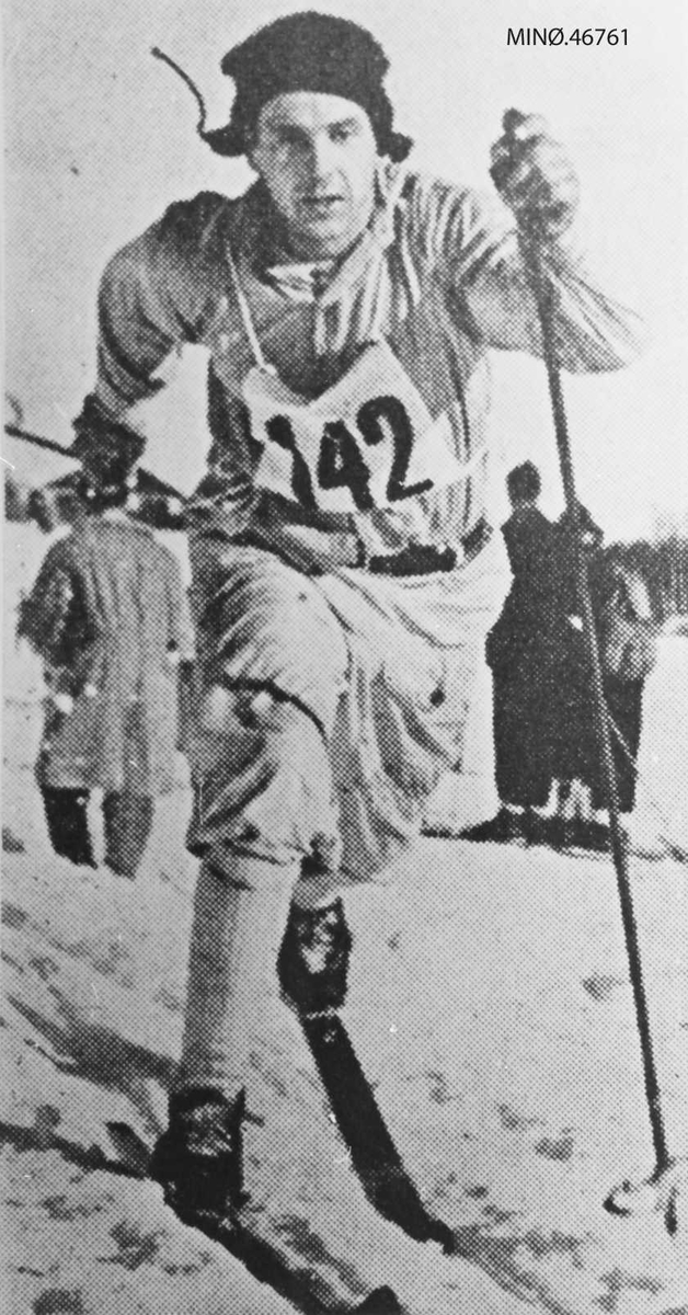 Arthur Hovde i fint driv i skiløypa, NM på Tretten, 1951. 