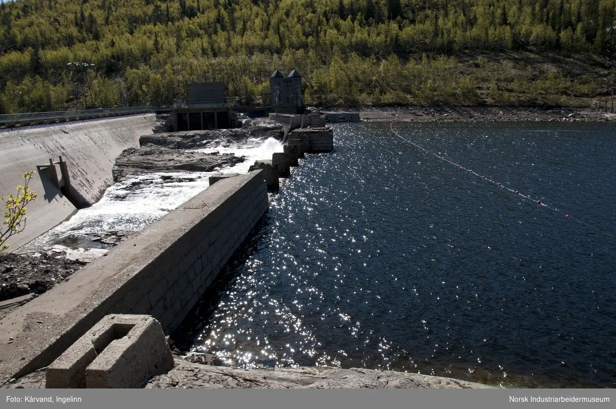 Gamle Skarfoss dam, nye dammen skimtes til venstre