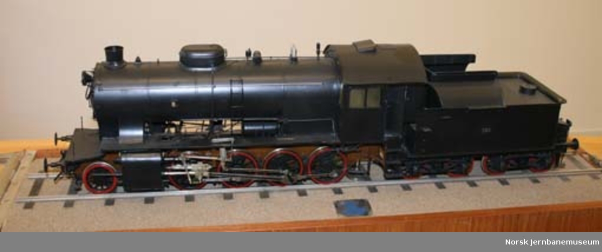 Modell av damplokomotiv NSB type 33a nr. 301