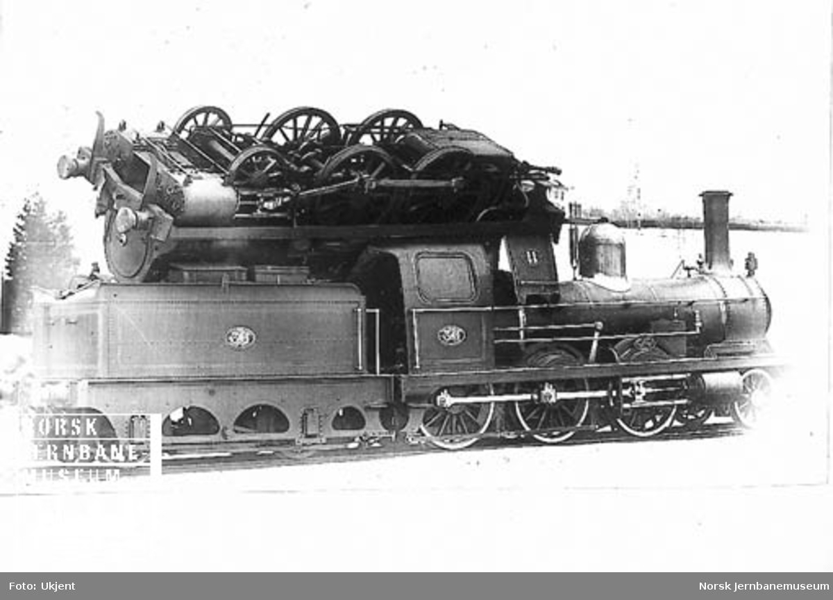 Damplokomotiv nr. 11 på lokomotiv nr. 36 etter kjeleksplosjonen