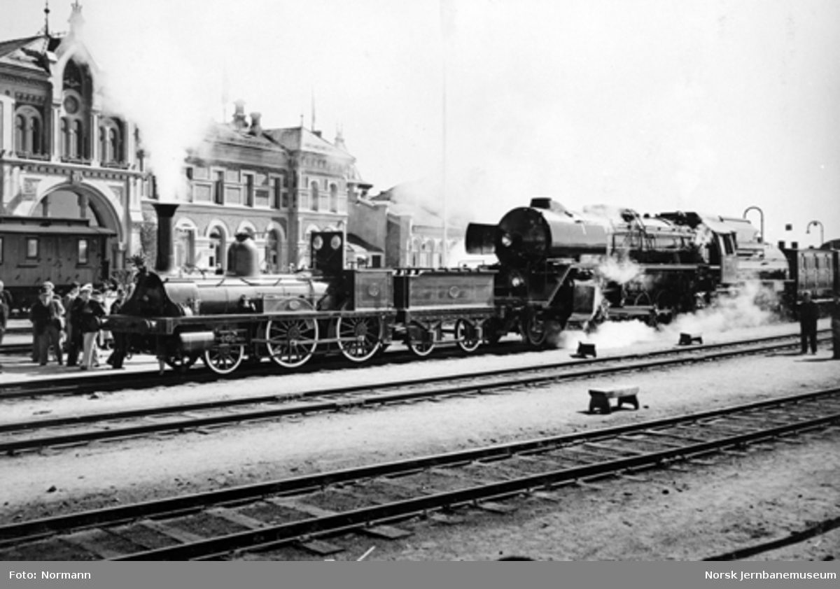 Damplokomotiv type 2a nr. 16 og type 49c nr. 471