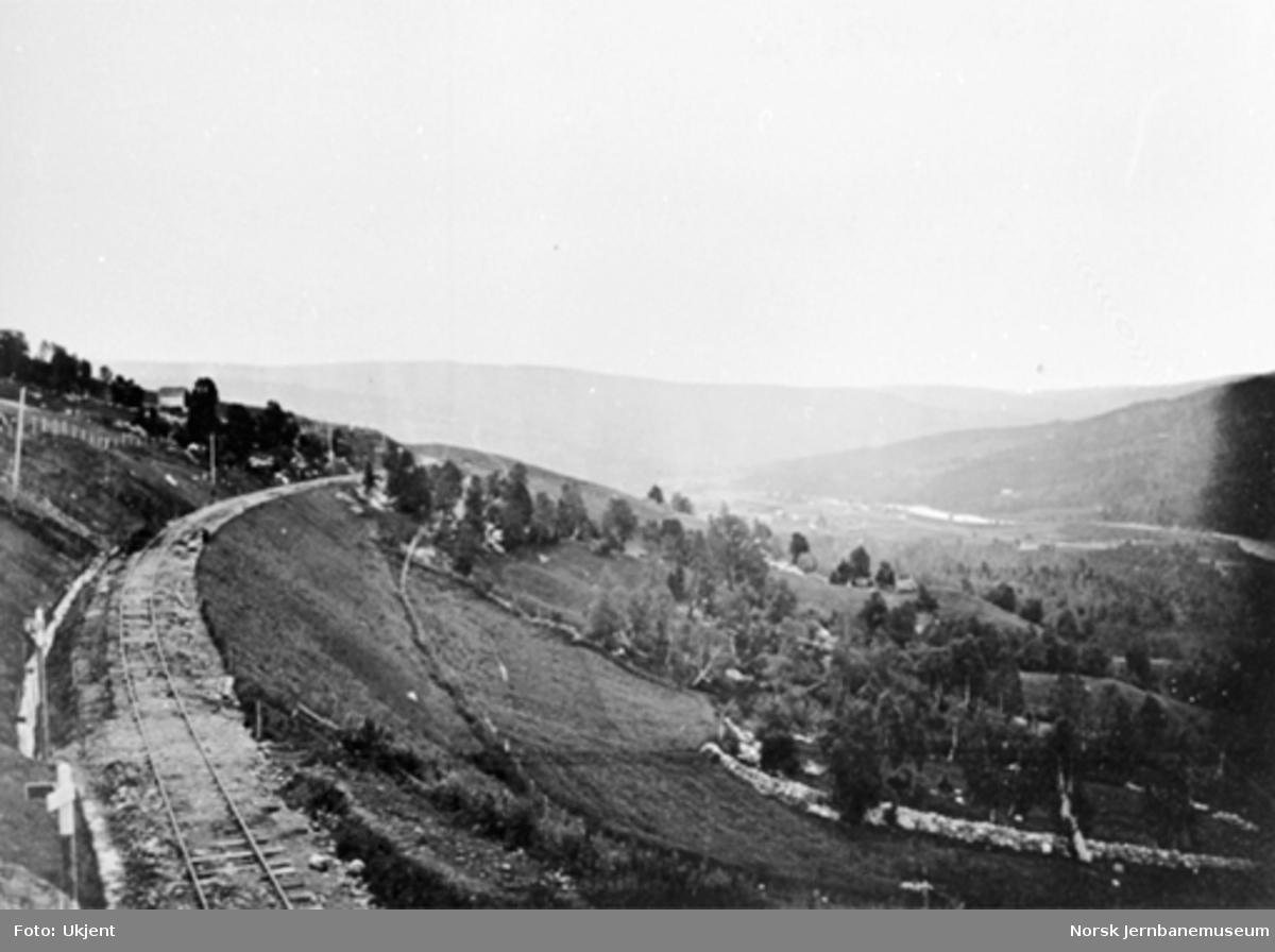 Jernbanelinjen ved Stensli; utsikt over dalen