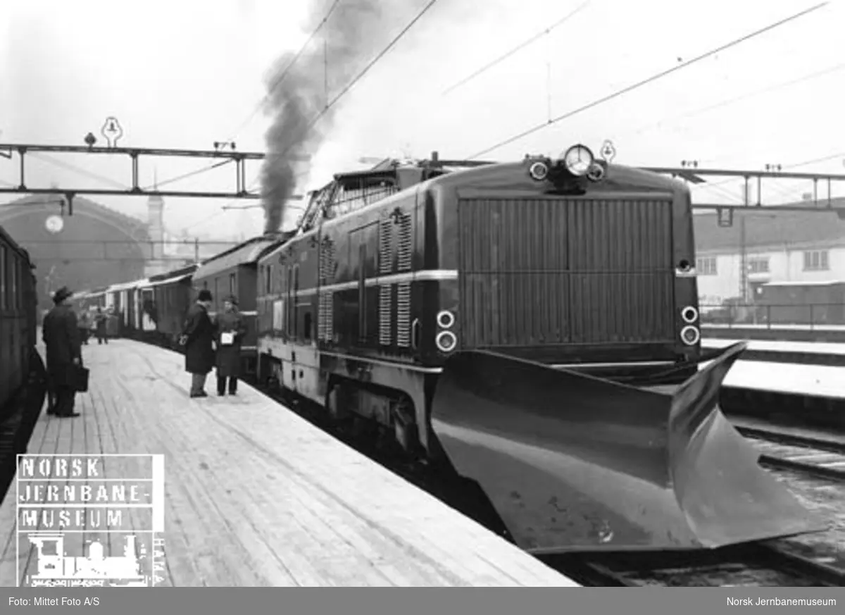 Tysk diesellokomotiv MaK 2000 001 ved visning på Østbanen før prøvedrift i Norge