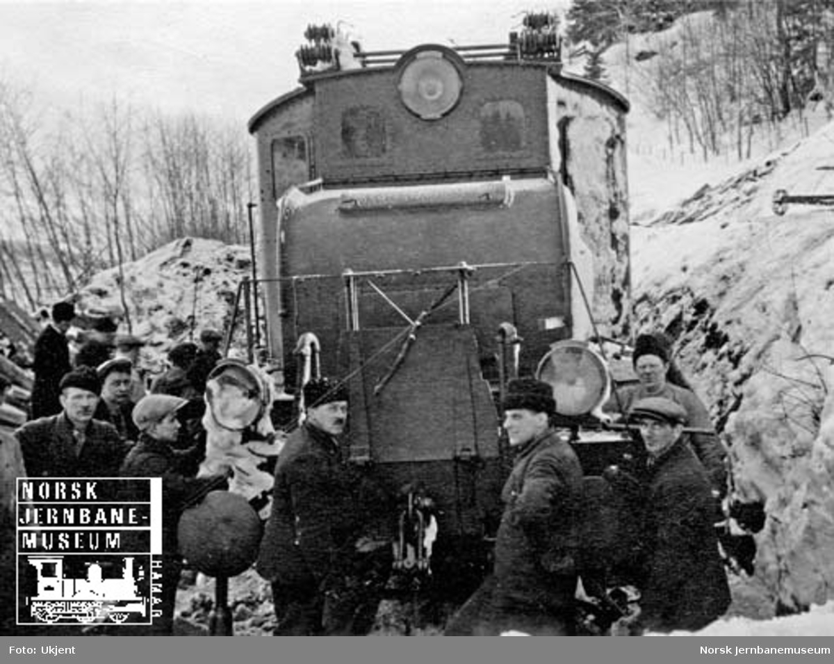 Berging av elektrisk lokomotiv type El 1 nr. 2005 etter avsporing i tog 510 ved km 27,38 3. januar 1926