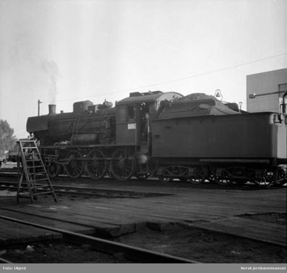 Damplokomotiv type 30a nr. 281 på Hamar stasjon