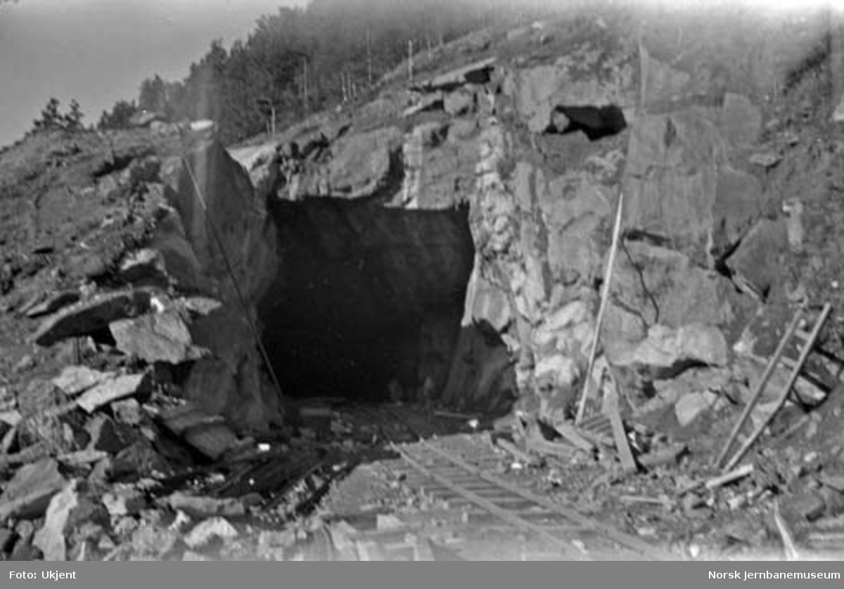 Raunakken tunnel, søndre innslag