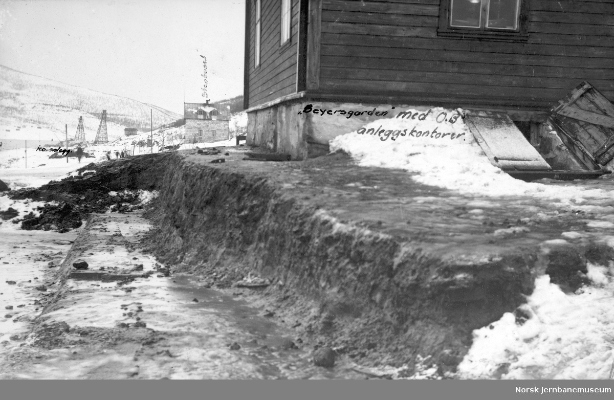 Anlegg av LKABs anlegg i Narvik : Nedre ranger med Beyersgården, som huset Ofotbanens anleggkontor