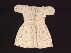Dukketøy, kjole med skjerf