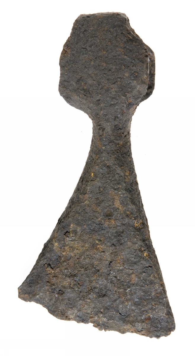 Asymmetrisk kileformet blad
Øksehammer med skaftehull og bortrustede fliker