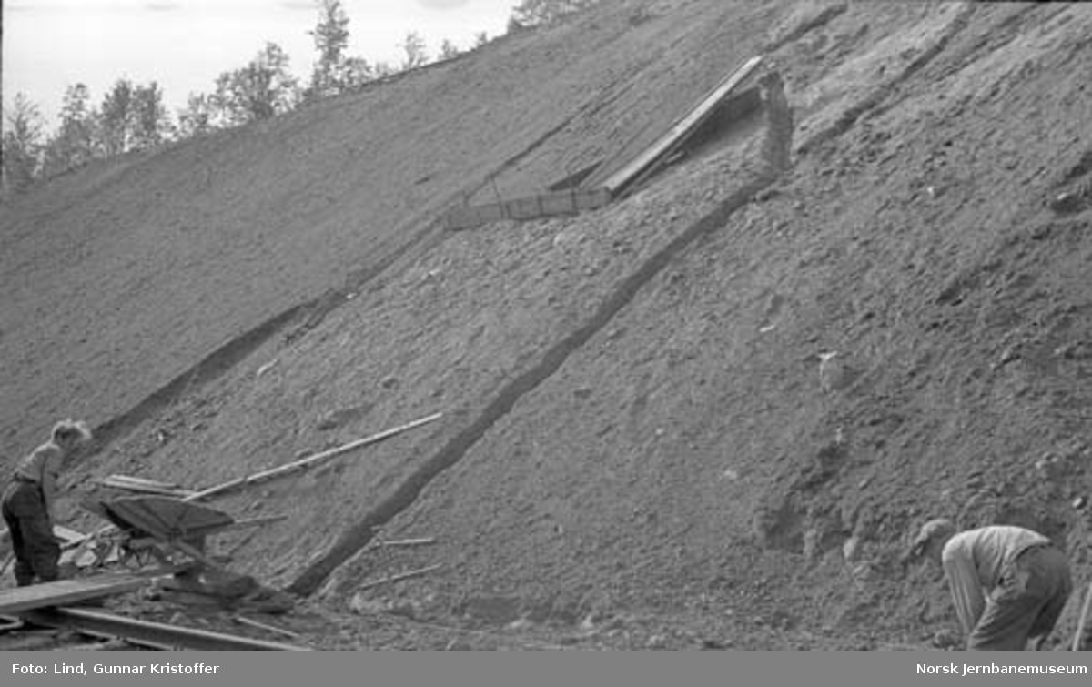 Nordlandsbaneanlegget : pussing av skråning