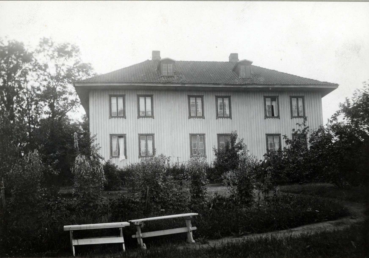 Stalsberg, Skedsmo, Akershus. Hovedbygningen sett fra hagen.