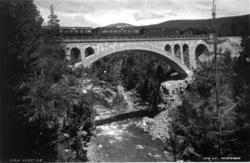 Raumabanen, Jora bro, Dombås, Dovre, Oppland 1935. Tog passe