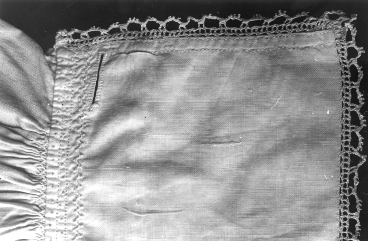 Dølemo Åmli, Aust-Agder 1940. Detalj av håndlinningen med linknipling fra skjorte.