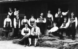 Folkedansgruppe, 25.8. 1985.