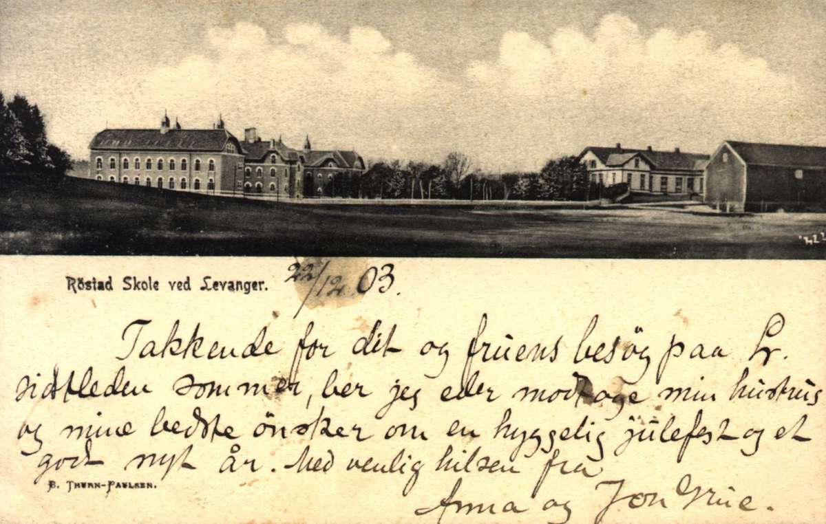 Postkort, jule og nyttårshilsen. Landskap. Motiv fra Røstad skole, Stavanger. Stemplet 22.12.1903.