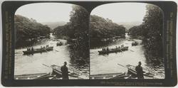 Stereoskopi. Menn i robåter der to elver møtes, Killarny, Ir