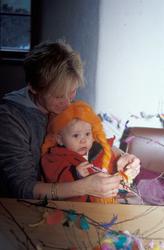 Feiring av fastelavn på Norsk Folkemuseum. Barna lager faste
