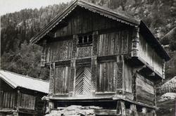 Loft, Klauvreid, Tokke, Telemark. Fotografert 1921.