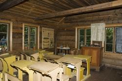 Levendegjøring på museum.Ferieskolen uke 31. Klasserommet i