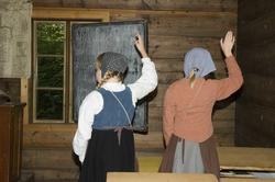 Levendegjøring på museum.Ferieskolen uke 31. Undervisning i