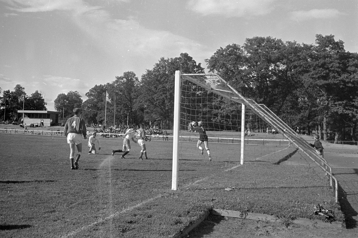 Serie. Juniorfotball i Horten. Fotografert 29. juni 1968.
