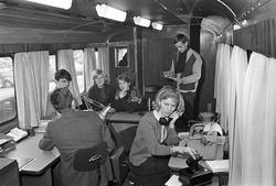 Serie. Russestyret sitter i bussen sin. Fotografert mars 196