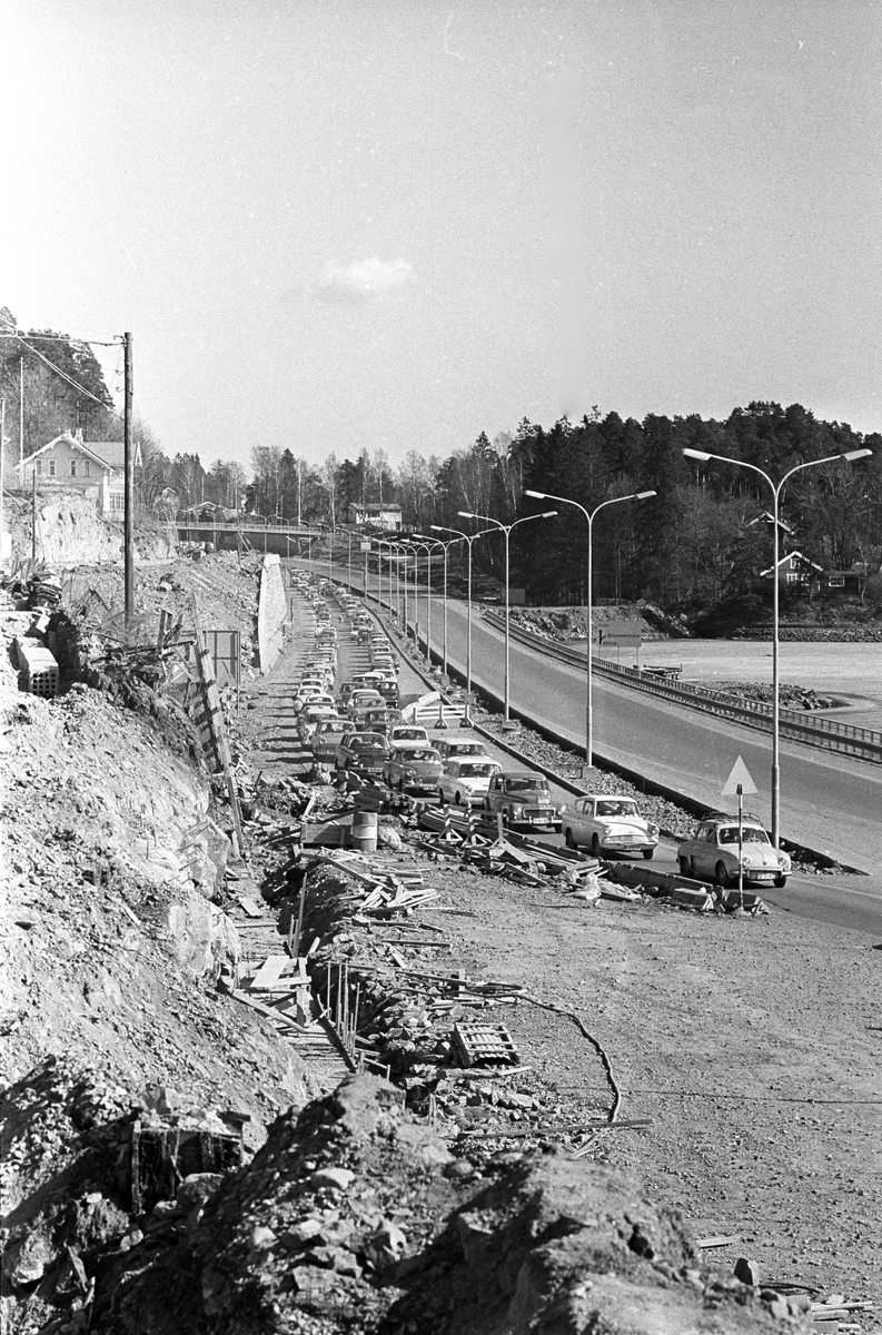 Bilkø på Riksvei 20, senere E18, ved Sandvika, Akershus. Fotografert april 1960.

