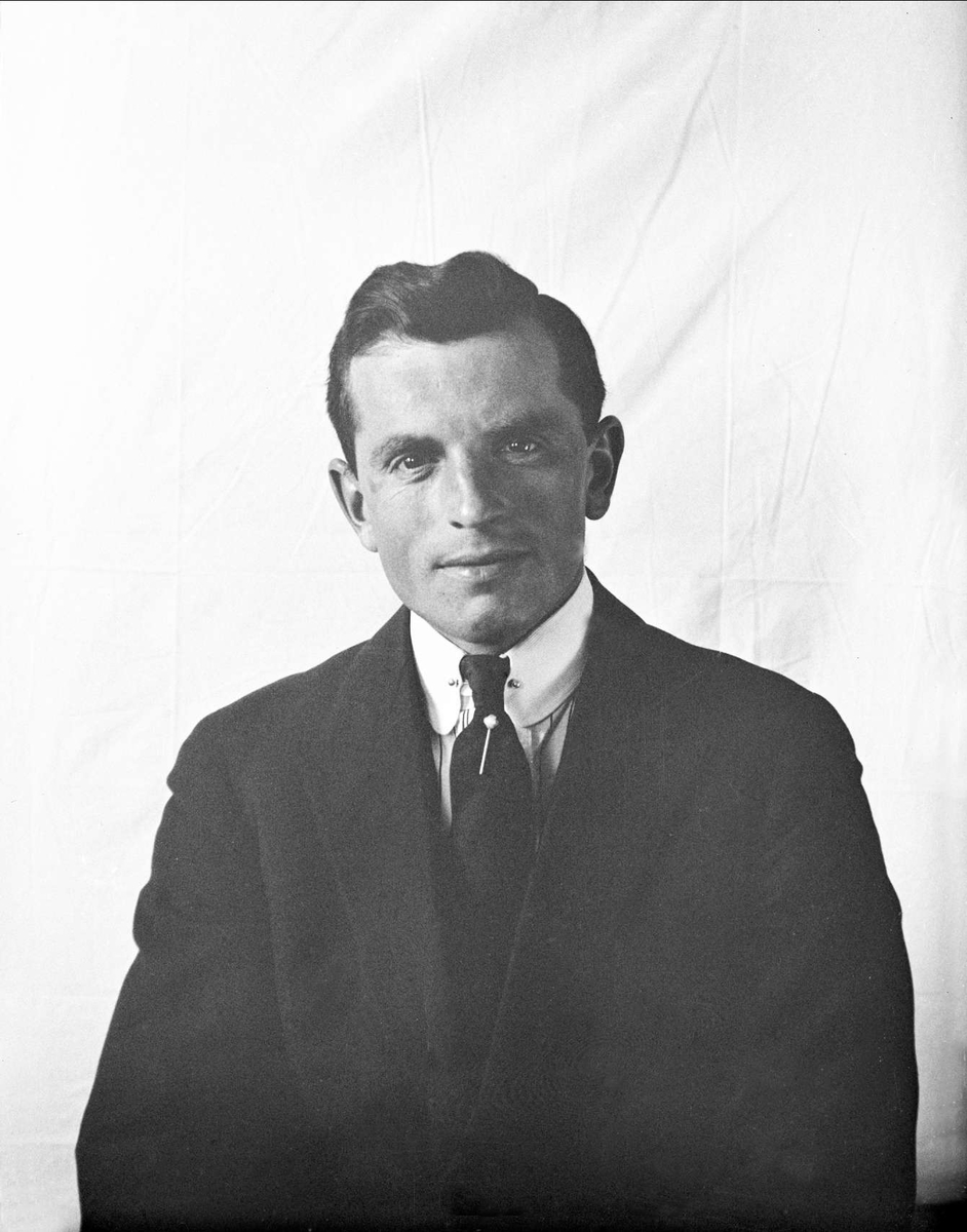 Portrett av Fritjof Arentz fotografert i mai 1925.