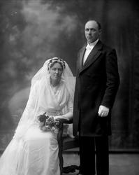 Brudeparet Anna, født Hauger, og Lars Asper.