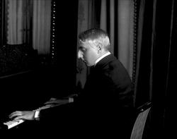 Portrett, dirigent og musiker Birger Hammer.