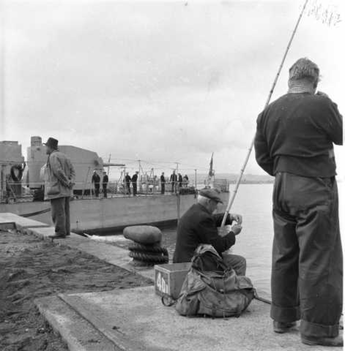 Fiskere på brygga, Oslo juli 1956.
