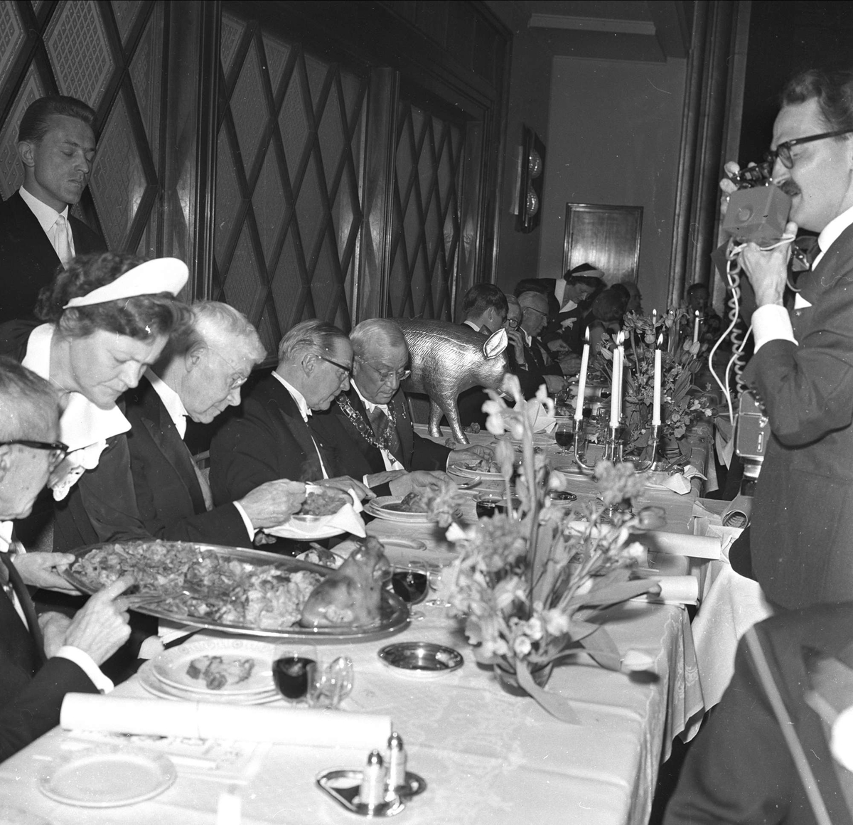 Grisefest, jubileum, servering, Ingeniørenes Hus, Kronprinsensgt. 17, Oslo, 19.april 1963.