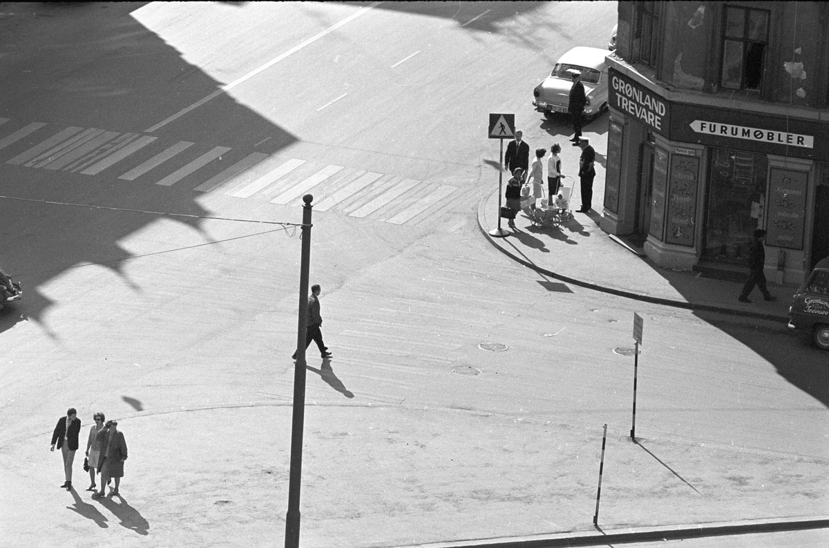 Gatebilde, sanering på Enerhaugen, Oslo, 1965.