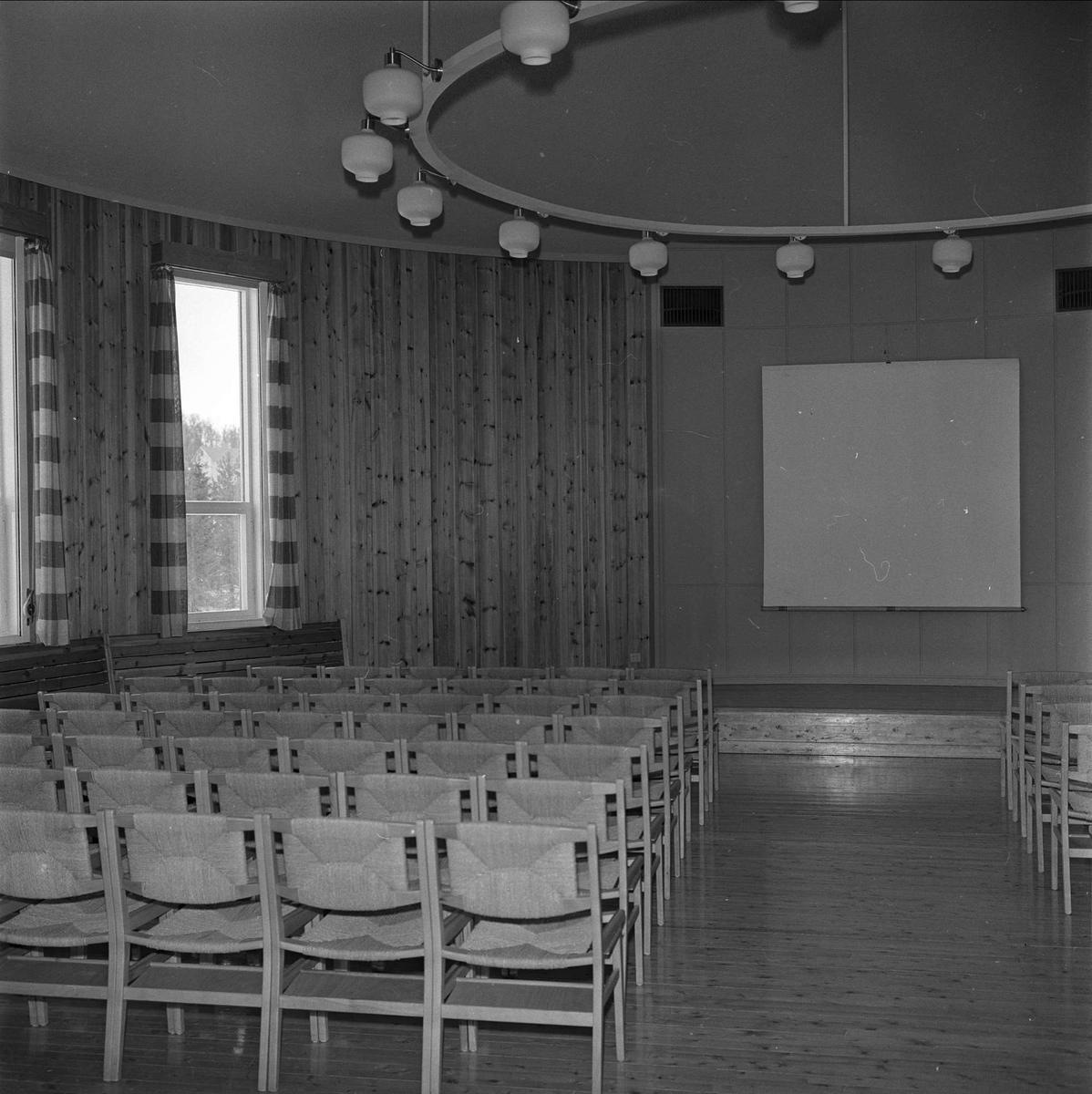 Tromsø Museum-Universitetsmuseet, Lars Thøringsvei 10, Troms, april 1963. Foredragssal.