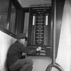 Slemmestad, Asker, Akershus, oktober 1954. Slemmestad fabrik