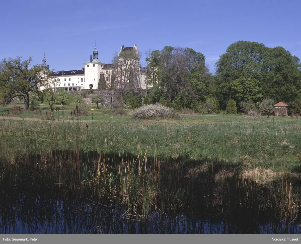 Tyresö slott från väster. Tyresån i förgrunden. - Nordiska museet ...