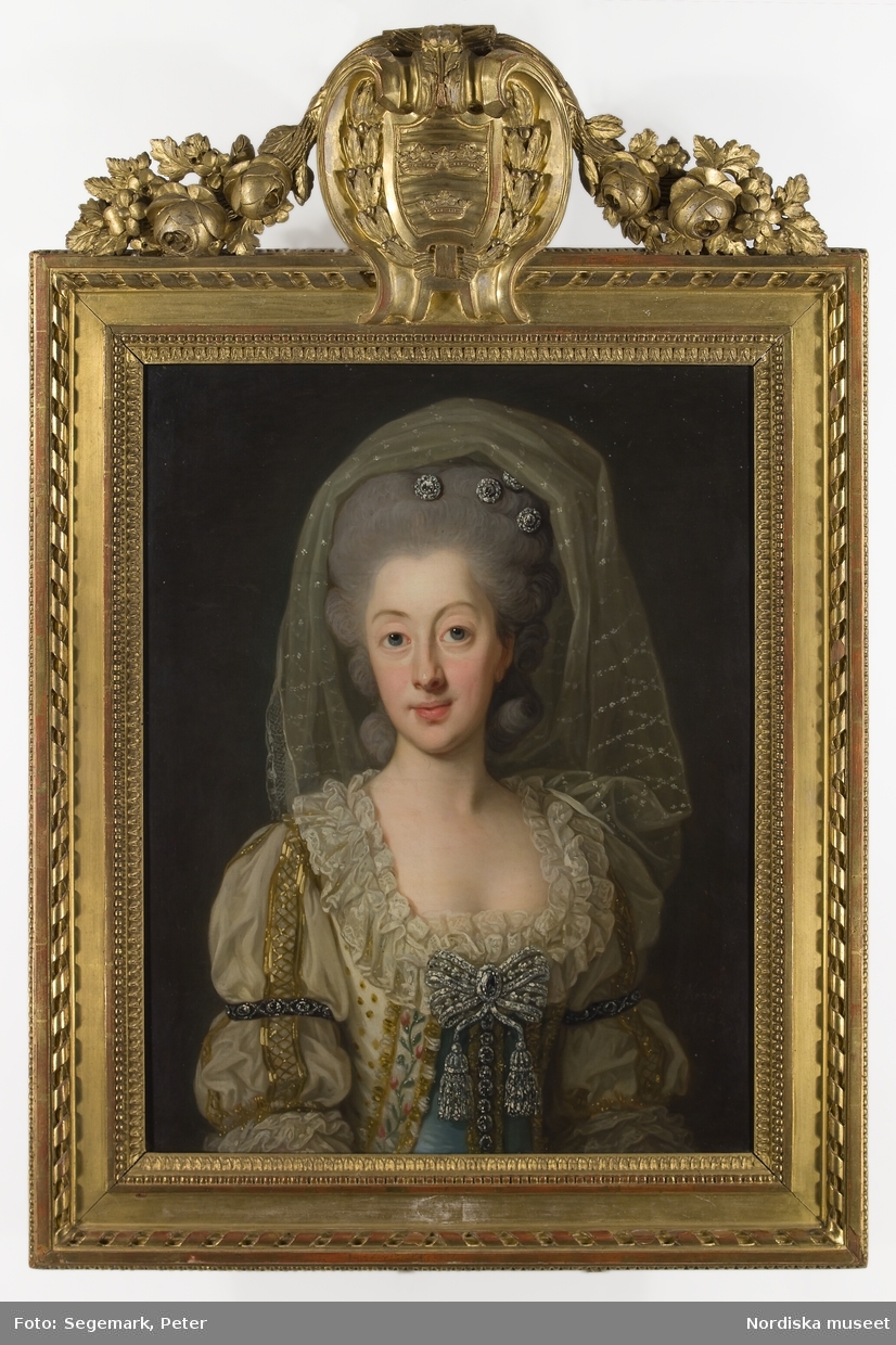 Oljemålning av Per Krafft d ä från 1782 föreställande drottning Sofia Magdalena (1746-1813). Nordiska museet inv nr 135184.
