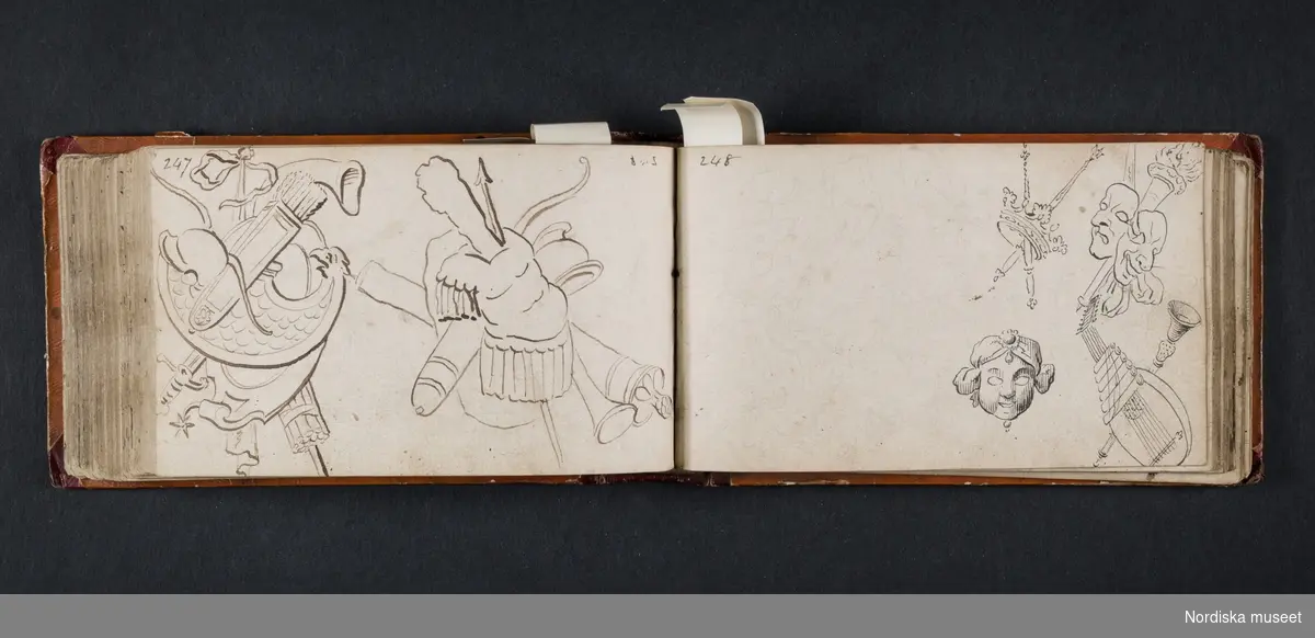 "Röda boken". Liten bok med initialerna H B på framsidan och årtalet 1728 på baksidan. Boken innehåller skisser av myter, människor, djur, byggnader och växter. Enligt medföljande utdrag ur brev från Knut Almström till direktör Fredrik Wehtje 1952 så har boken tillhört Petter Gustaf Löfström och därefter en man med efternamnet Bundred som var gravör vid Rörstrand.